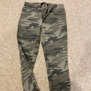 Express camo jeans